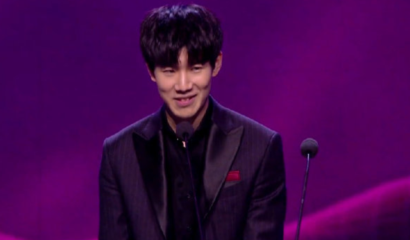 G2官宣：正式告别主教练GrabbZ、分析师Duffman