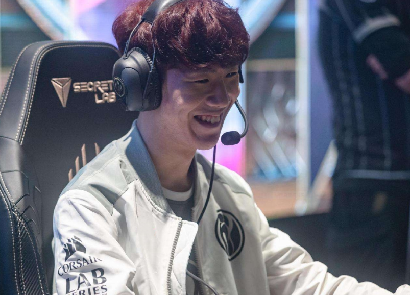 TES发布赛季总结：我们制心一处，便能无事不办